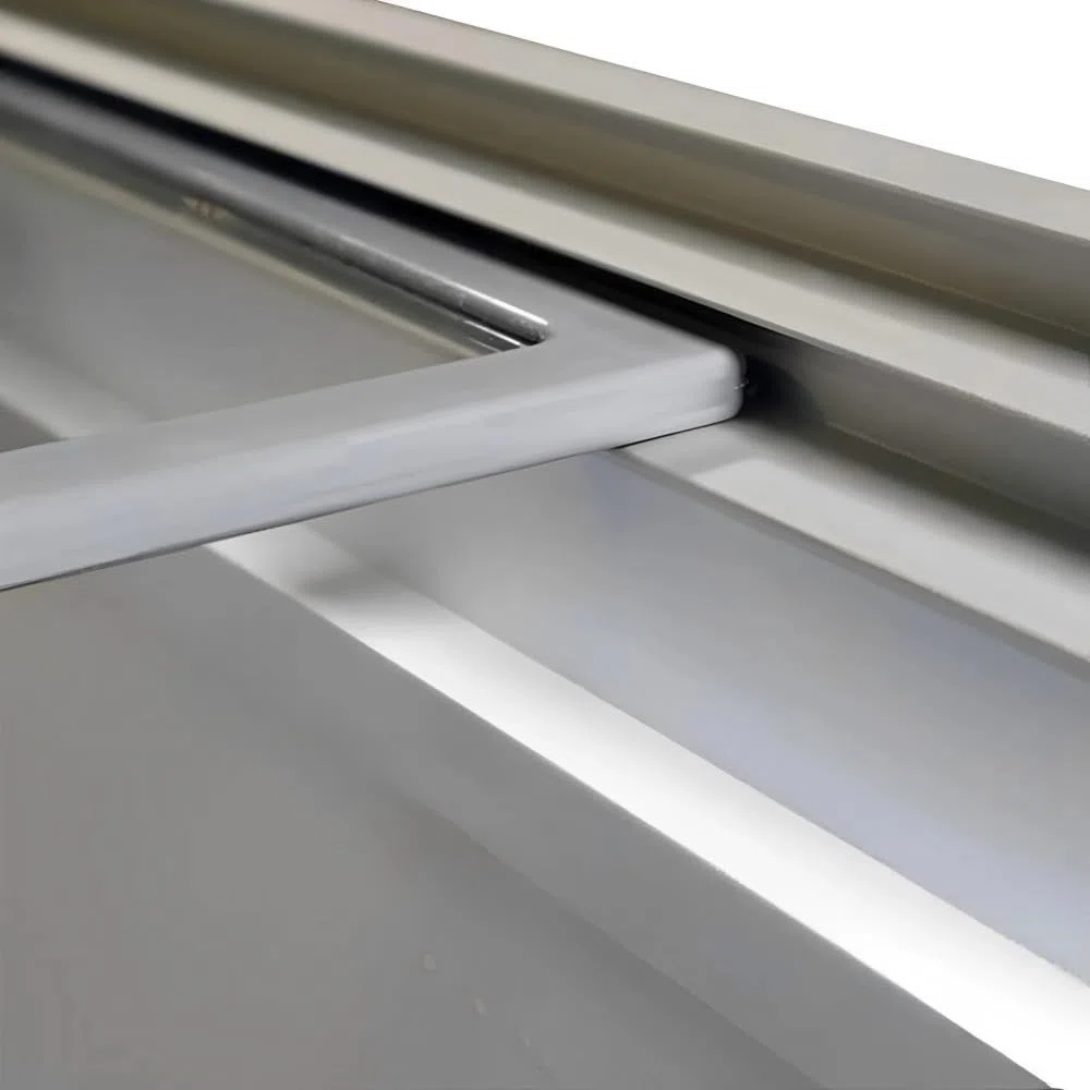 MBH – Congelador horizontal profesional con puerta de cristal 670 litros para hostelería. Arcón congelador industrial expositor puertas correderas - MADE IN EUROPE (2055 x 629 x 892 mm / 670 L)